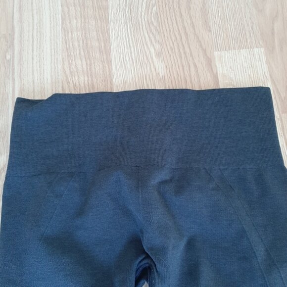 Lululemon Womens Black Crop Leggings  Black sz 6 - Picture 7 of 10